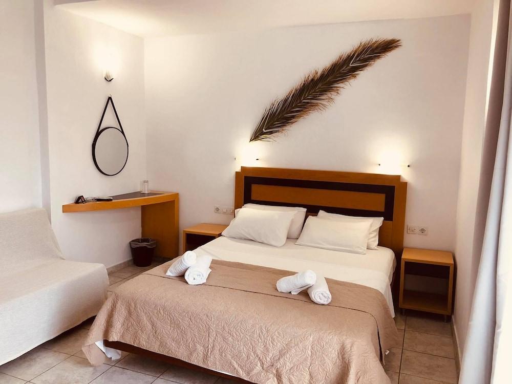Corali Hotel 3*